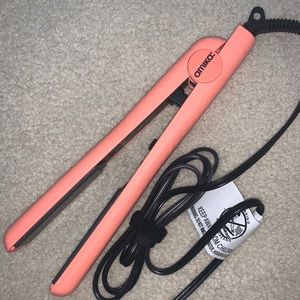 AMIKA hair straightener